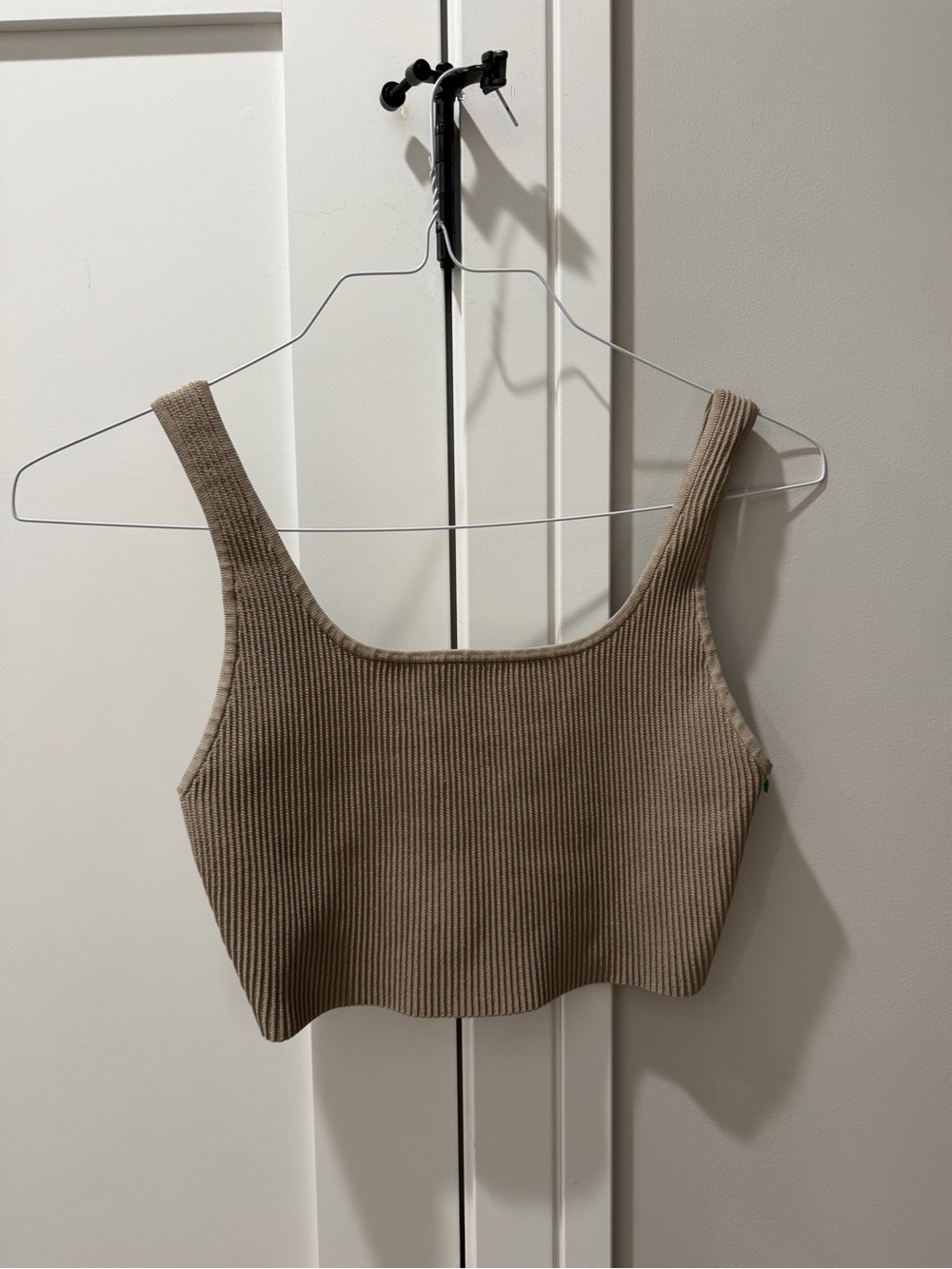 Babaton Aritzia ribbed crop top size medium